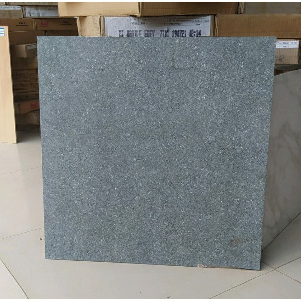 GRANIT LANTAI PERMUKAAN KASAR UKURAN 60X60 | ARNA ARIENTA DARK GREY 60X60