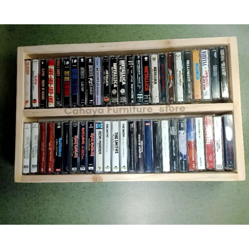 Rak tempat kaset pita CD koleksi kayu