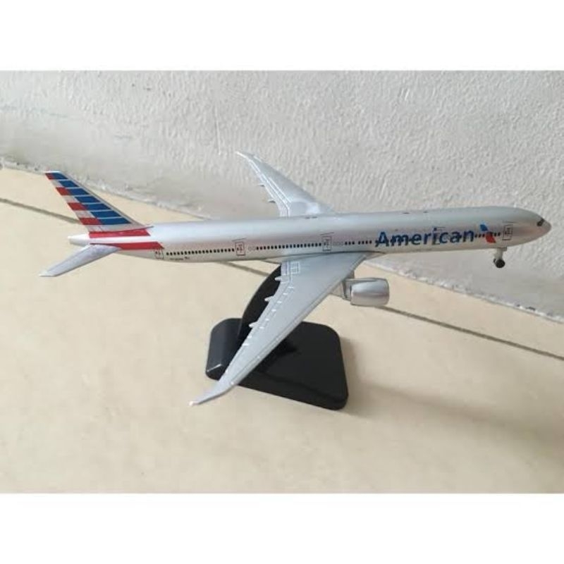 Miniatur Pesawat American Airlines B777-300 20Cm