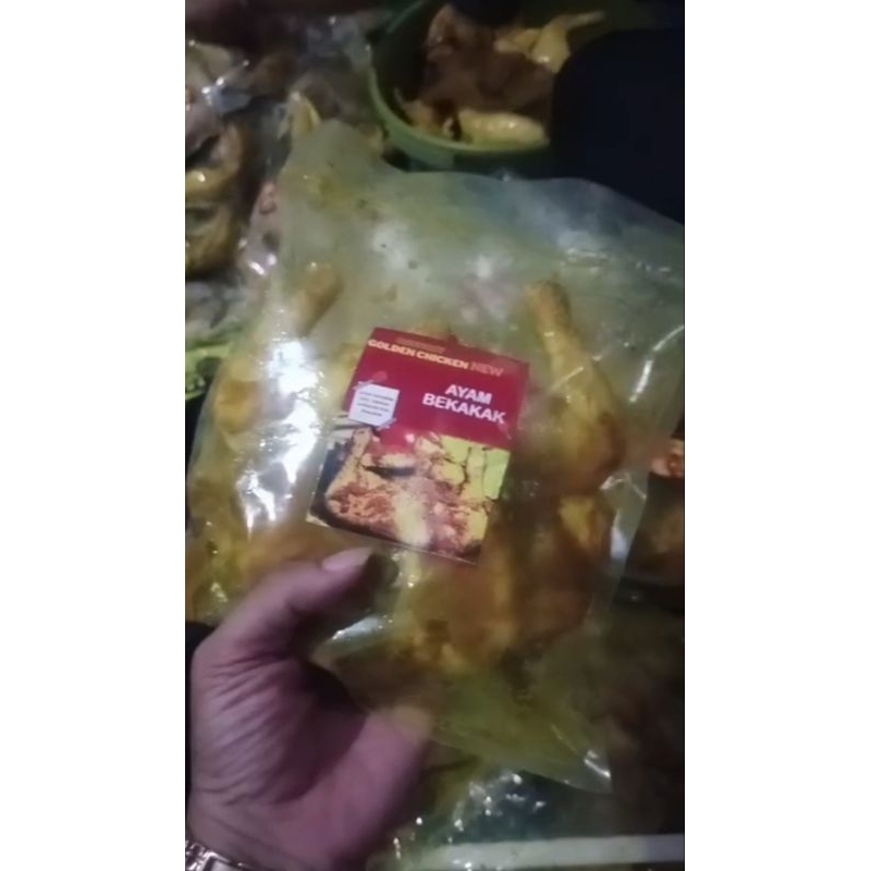 

ayam utuh 1 ekor sudah di bumbu