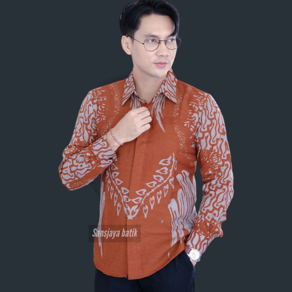 DAUN SALEM OREN TERACOTTA ATASAN KEMEJA BATIK PRIA LAPIS FURING BATIK PRIA LENGAN PANJANG WARNA TERA