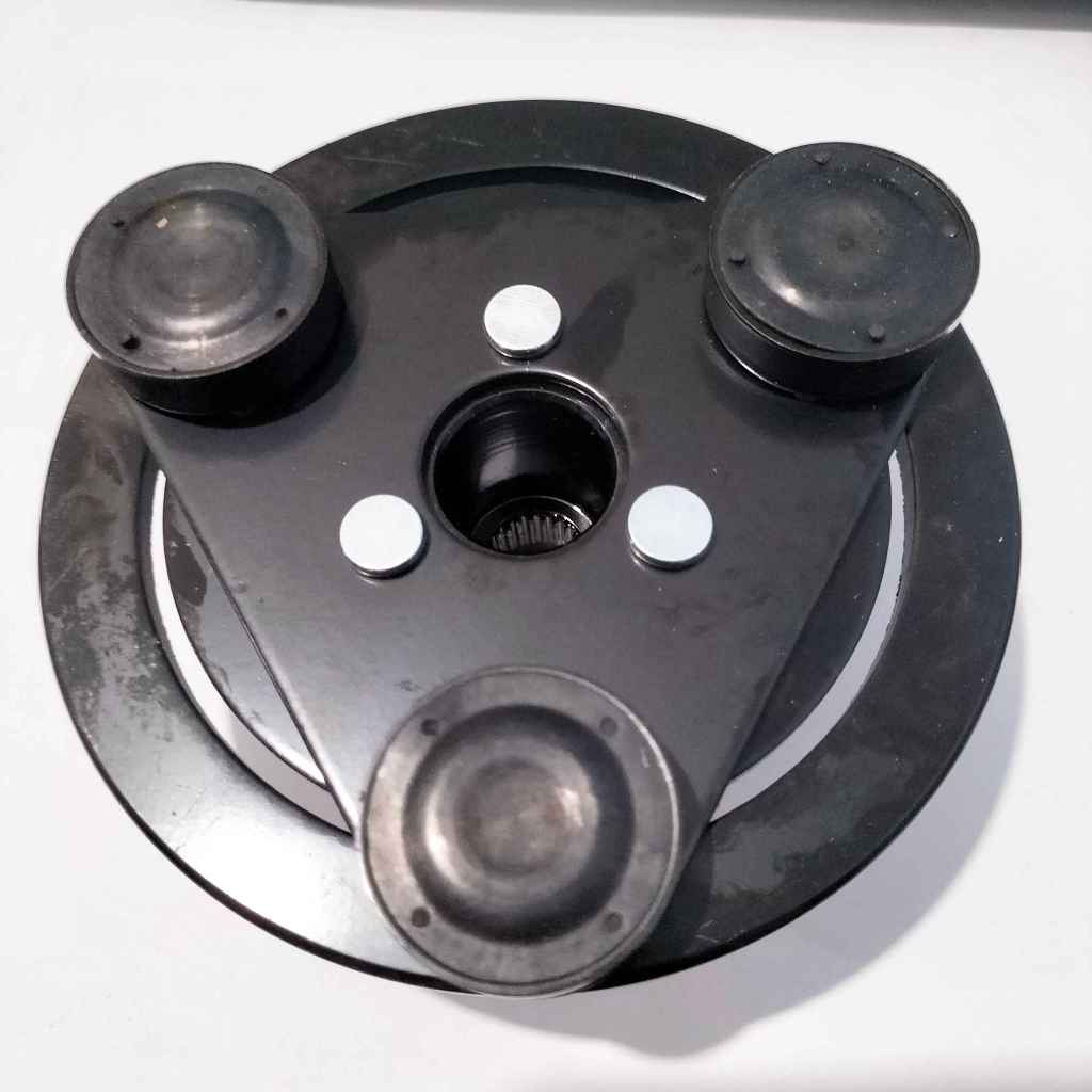 Centerpice Kompresor AC Mobil LIVINA