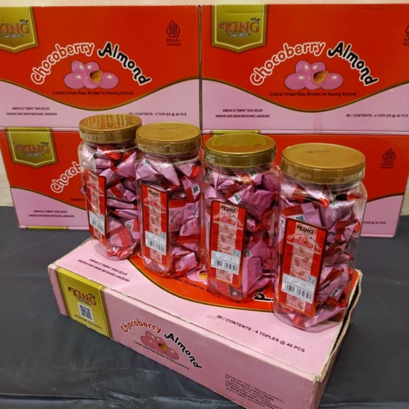 

Chocoberry Almond Cokelat iritasi stroberi isi kacang Almond