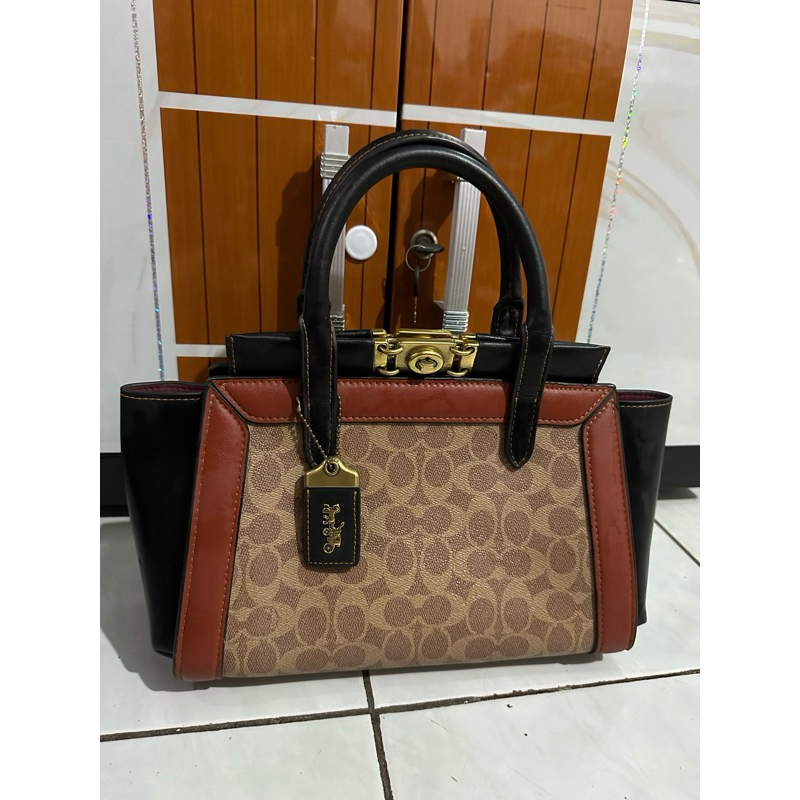 tas coach hitam batik