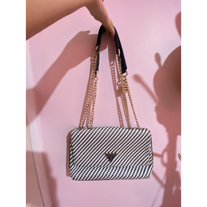 Guess Shoulder Bag Preloved
