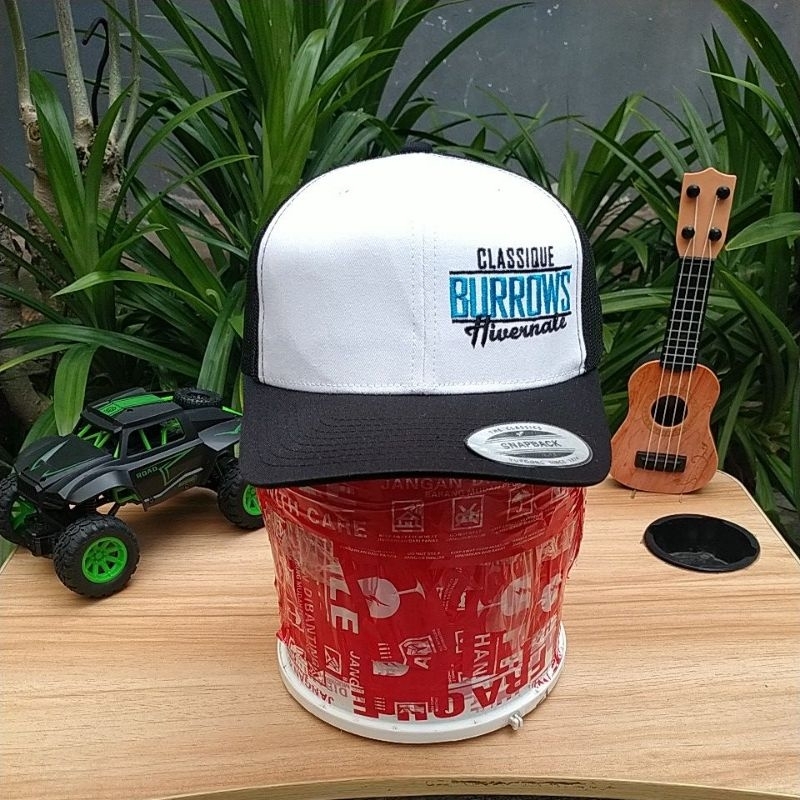 Topi Trucker Classic Yupoong