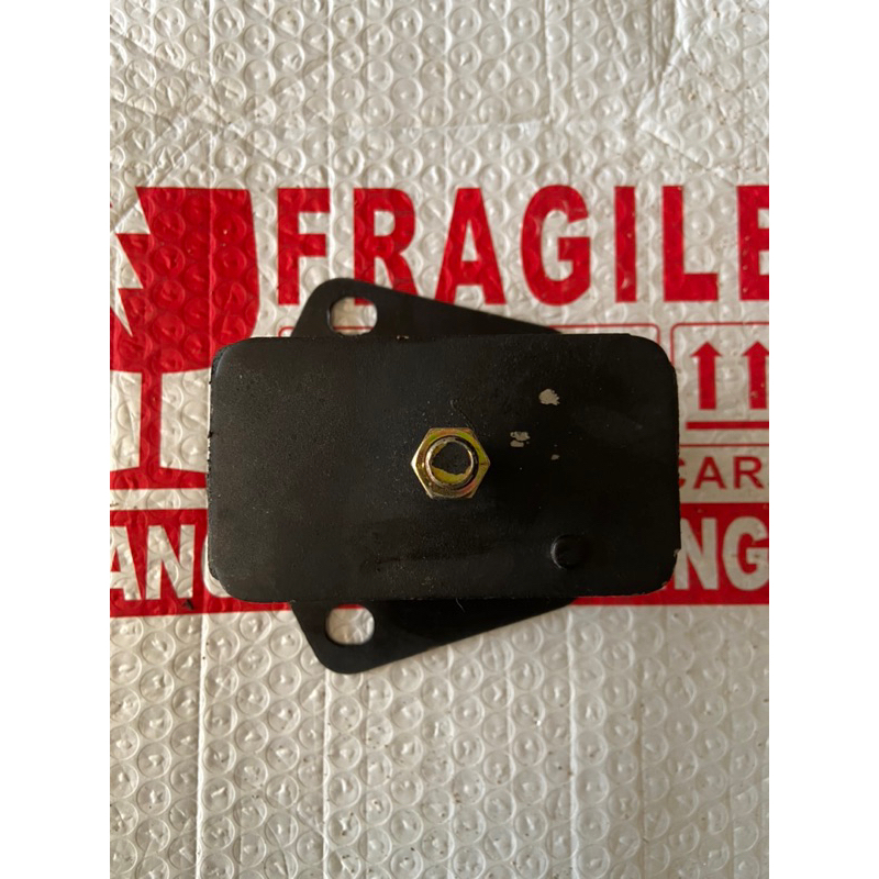 engine mounting / dudukan mesin mitsubishi L-300