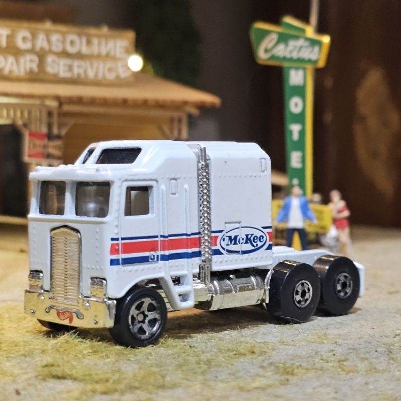 Hot wheels Thunder Roller 3 gift pack Little Debbie  mcKee series ii vintage kenworth retro collecto
