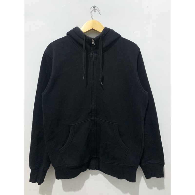 Uniqlo sherpa hitam