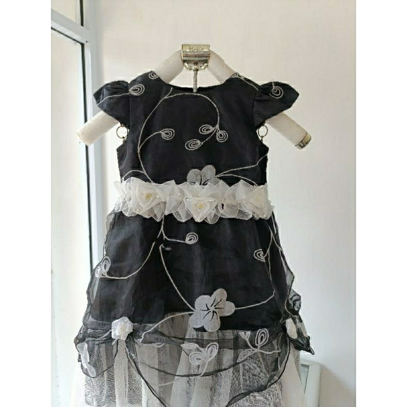 Gaun Pesta Anak Hitam Motif Bunga dan Renda