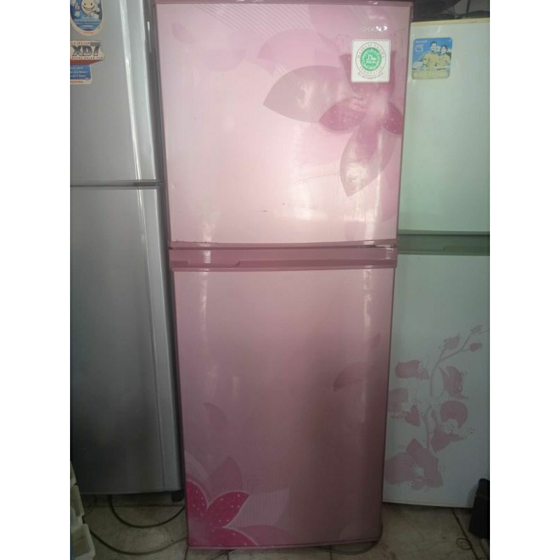 kulkas Sharp 2 pintu warna pink