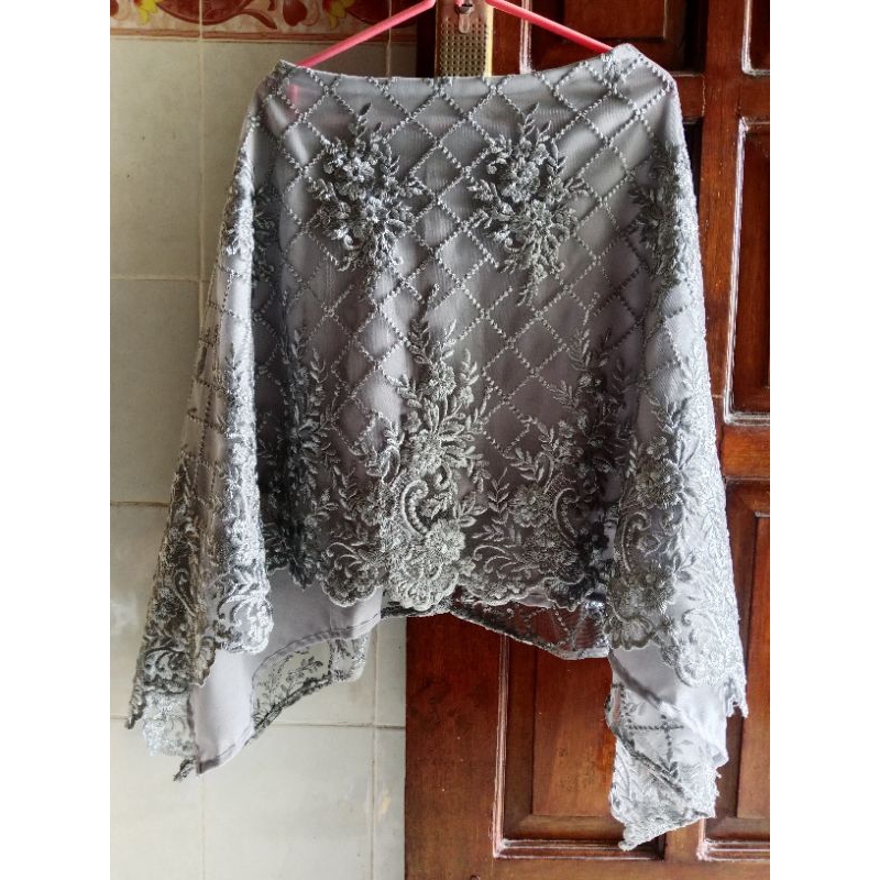 Preloved Cape Tile Brukat