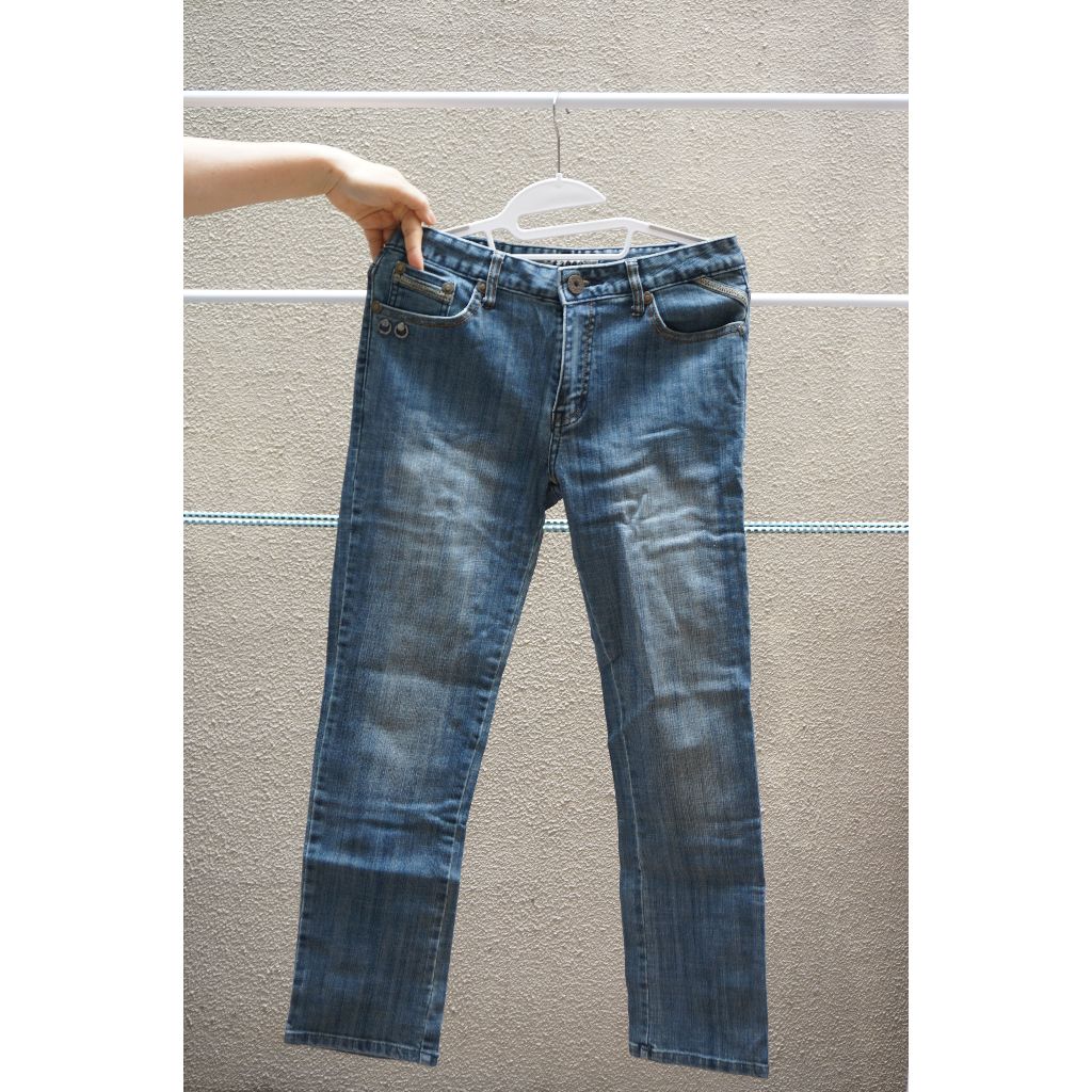 PRELOVED - T2000 Original Celana Mid Rise Jeans warna biru tua stonewash dengan bordir saku