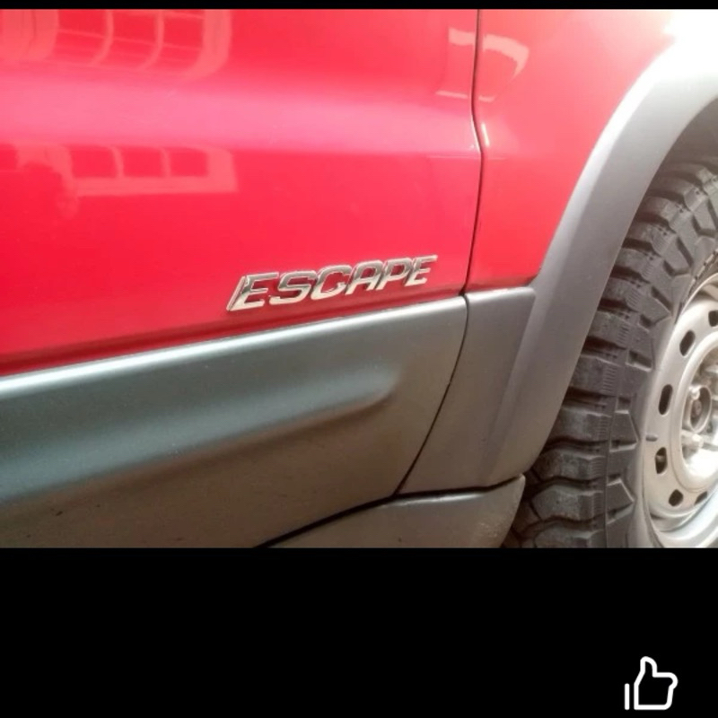 Emblem Escape untuk pintu depan Ford Escape tahun 2000-2010