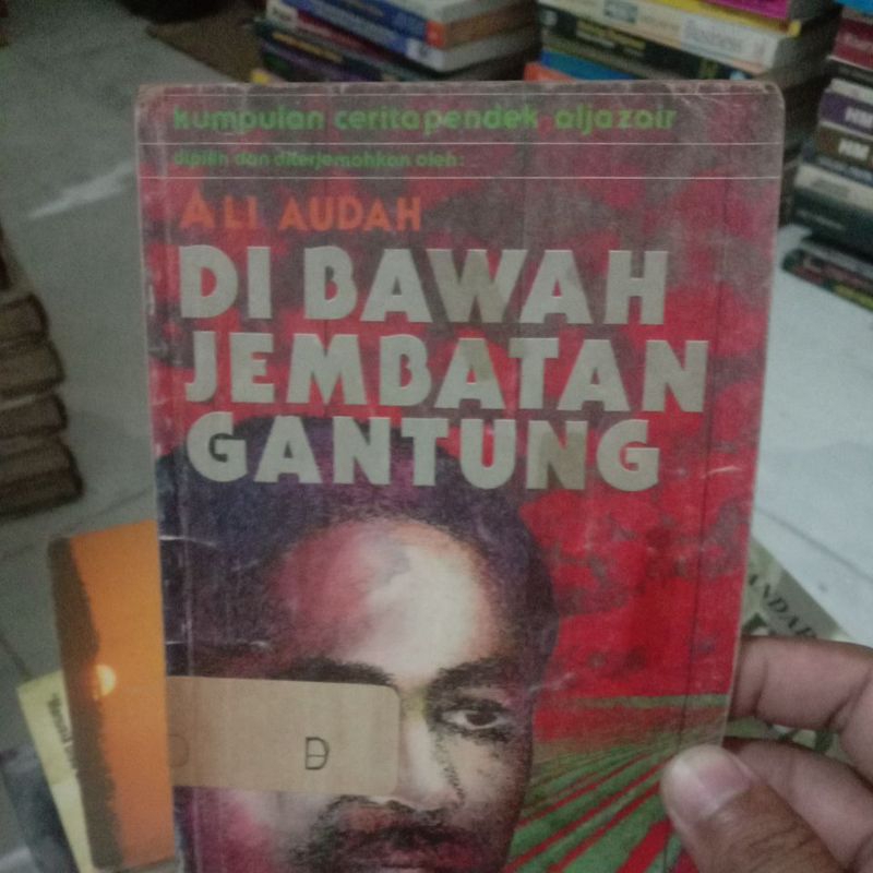 Ali Audah Di Bawah Jembatan Gantung