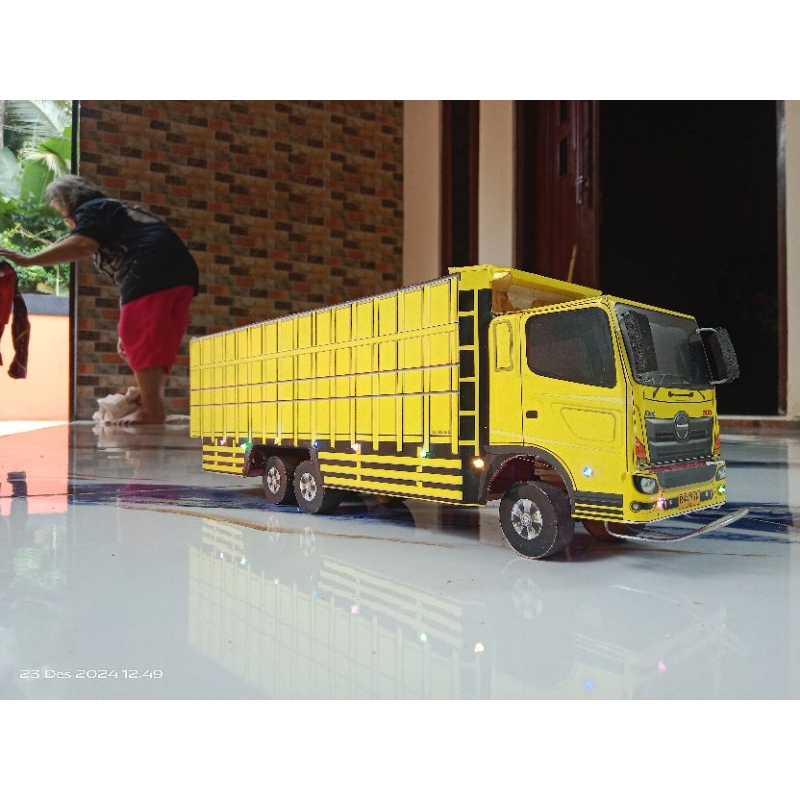 miniatur truk tronton hino 500 full lampu