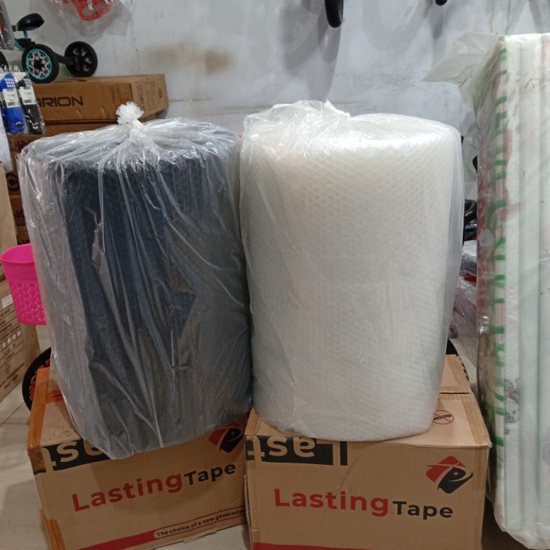 

Bubble wrap Uk 50x50 / Bubble wrap Hitam dan Putih / Bubble Packingan Barang