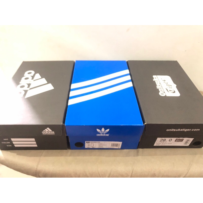 inner box kardus sepatu adidas biru onitsuka adidas hitam