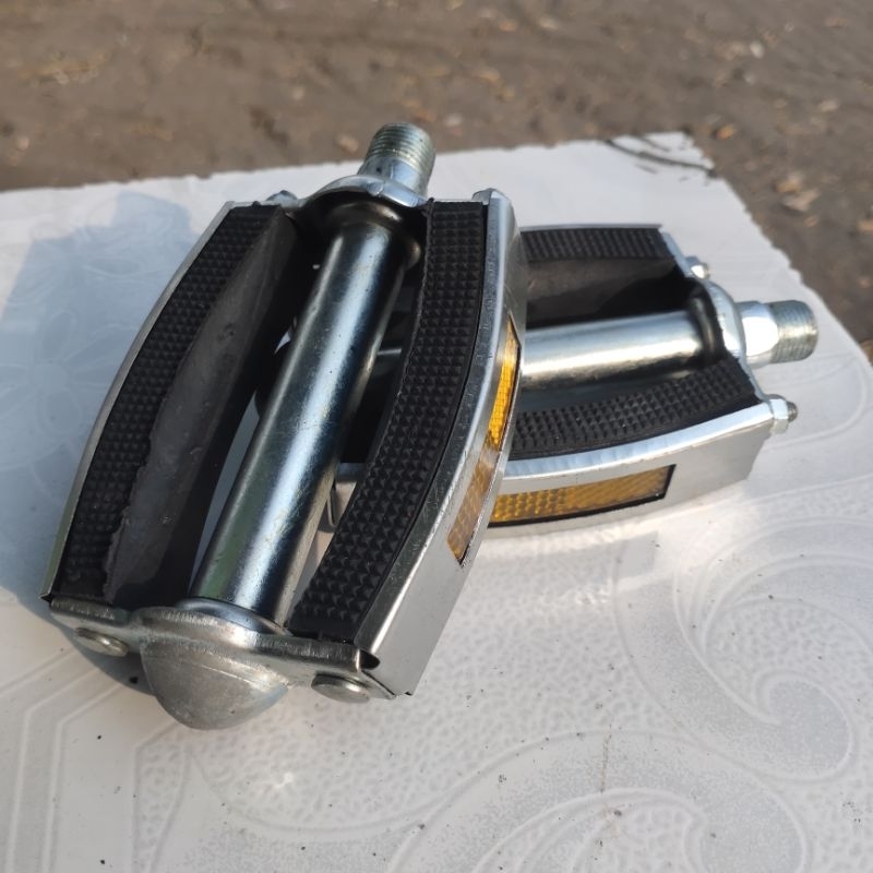 Pedal sepeda as besar pelor besi kombinasi karet sepeda