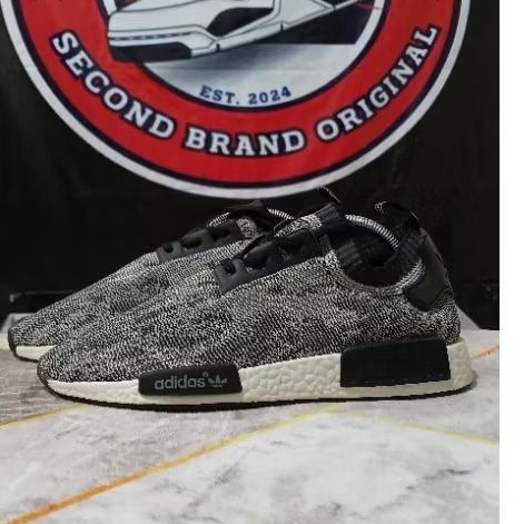 (sepatu second) Adidas NMD R1 pk oreo