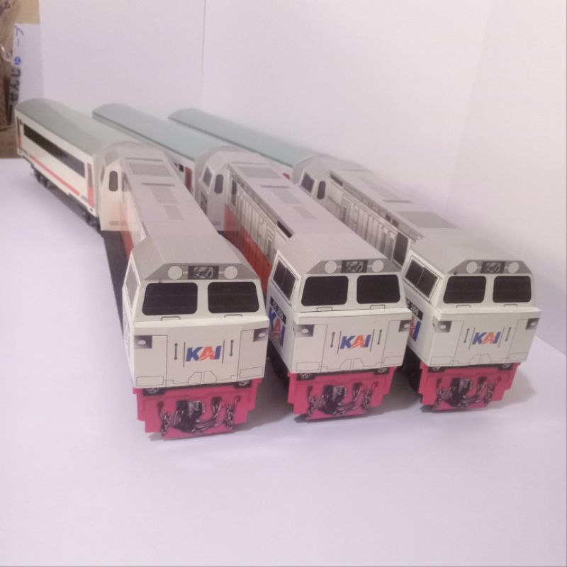 Lokomotif kereta api cc206+1 Rangkaian Gerbong