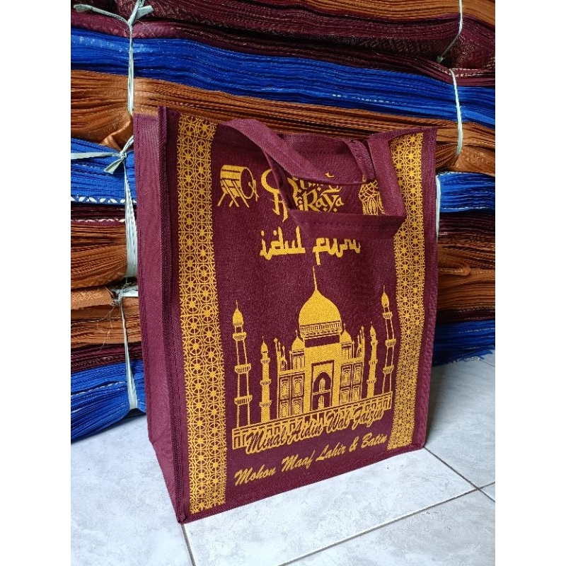 

Tas Lebaran Hari Raya Idul Fitri Type Goodie bag/Handlebag Terbaru 2024 ukuran 30x15x40 Hampers Sembako Parcel Zakat