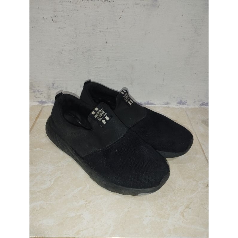 Sepatu Sneaker North Star size 42 full hitam