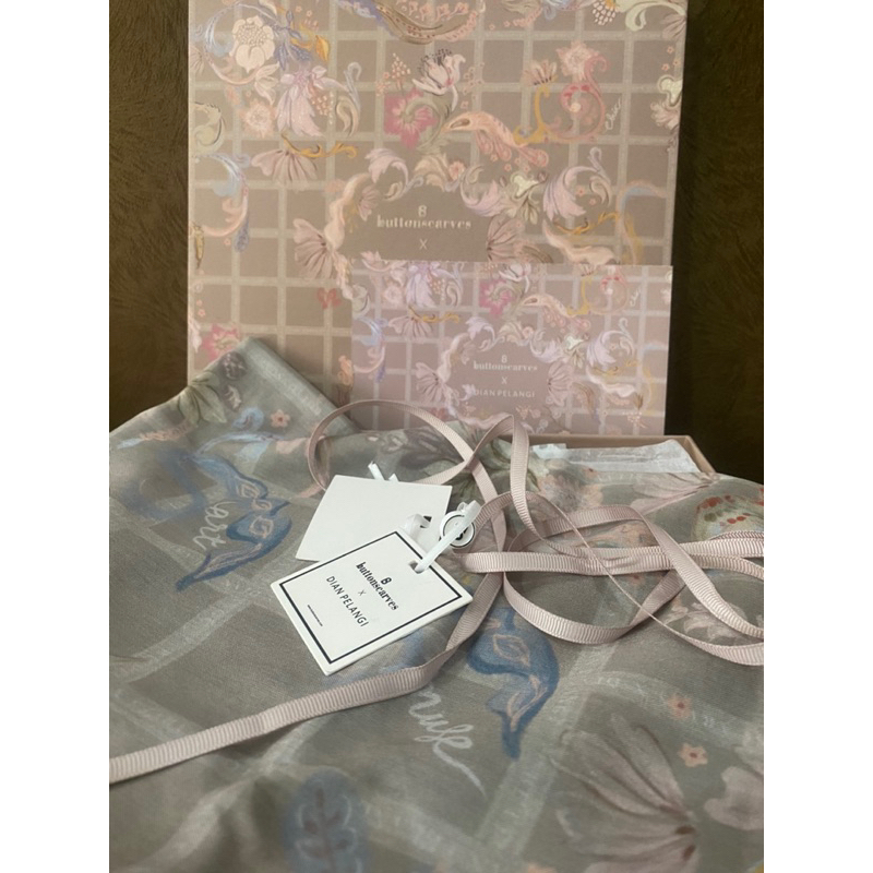 Preloved Buttonscarves Autograph