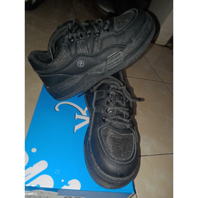 Sepatu Hitam Casual Yongki Komaladi