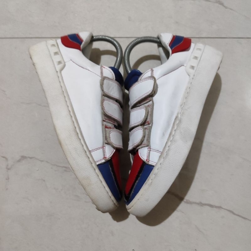 SEPATU VALENTINO