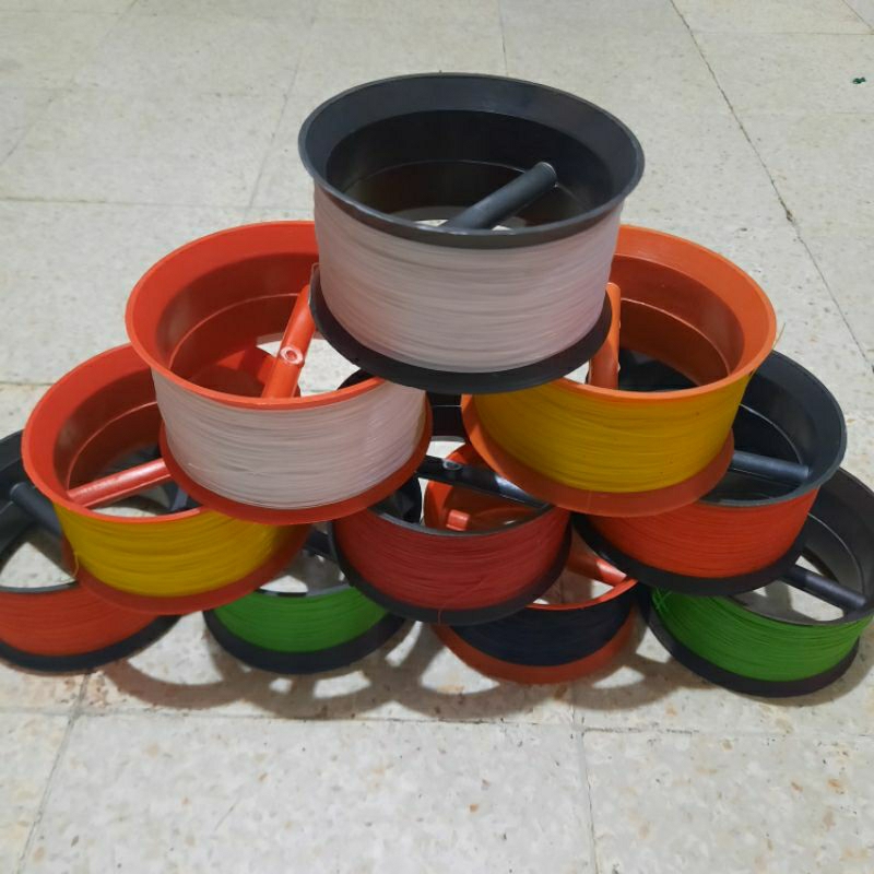Gulungan benang+kenur/senar layangan/ukuran kecil