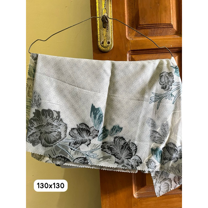 Hijab Motif Segi Empat Syar’i