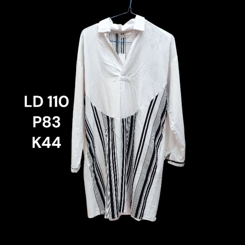 Atasan tunik putih kombinasi