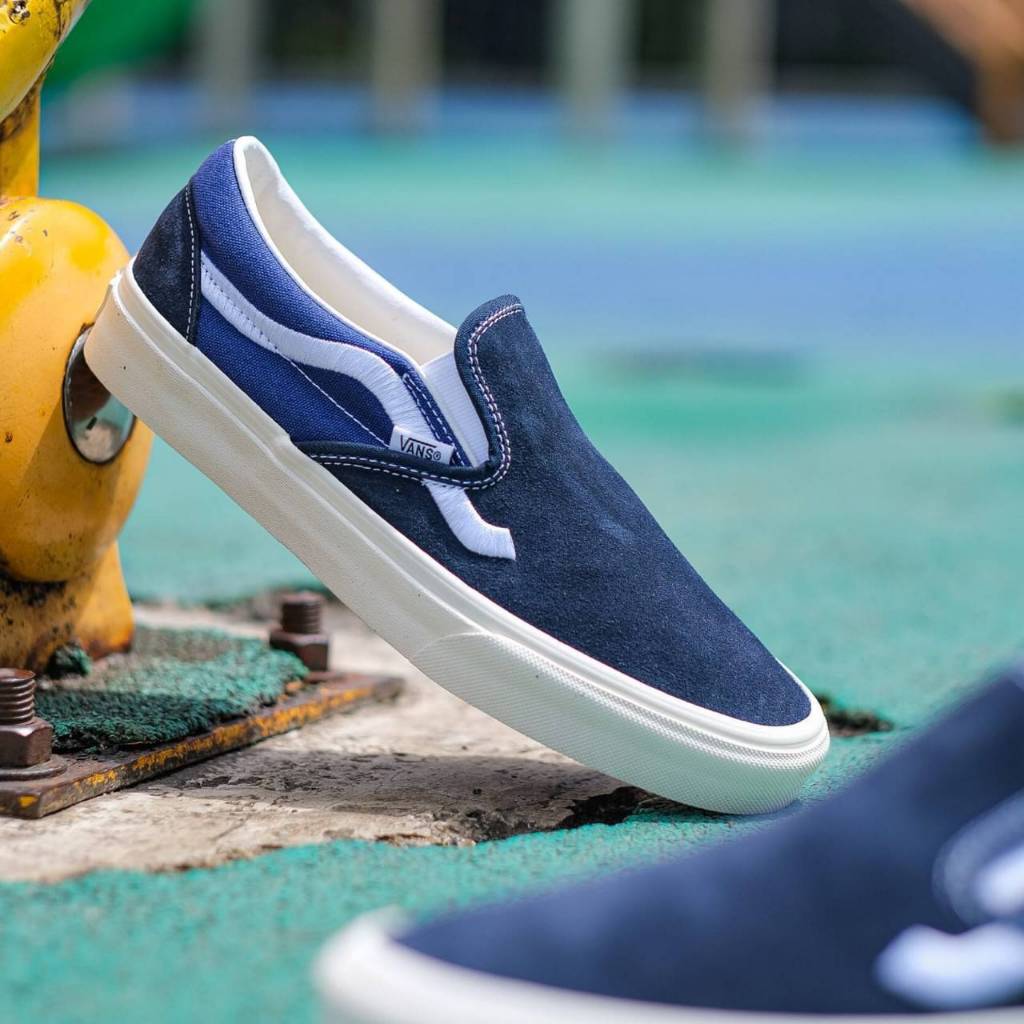 Sepatu pria Vans Slip On Classic Side Stripe Navy