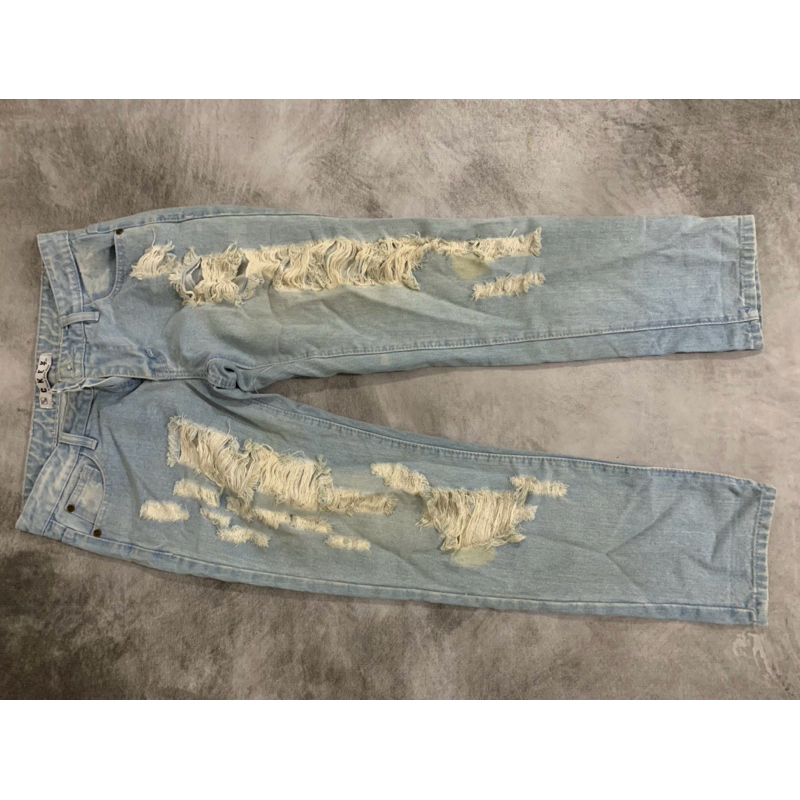 PRELOVED CELANA RIPPED JEANS