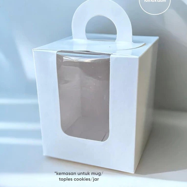 

( 10 pcs ) dus tenteng putih ivory jendela mika packaging hampers satu toples kuker box souvenir gelas mug size 10x10x11 cm