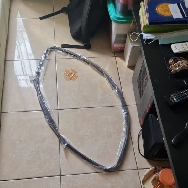 Karet / List Liss Lis Kaca Depan Atas Bmw E46
