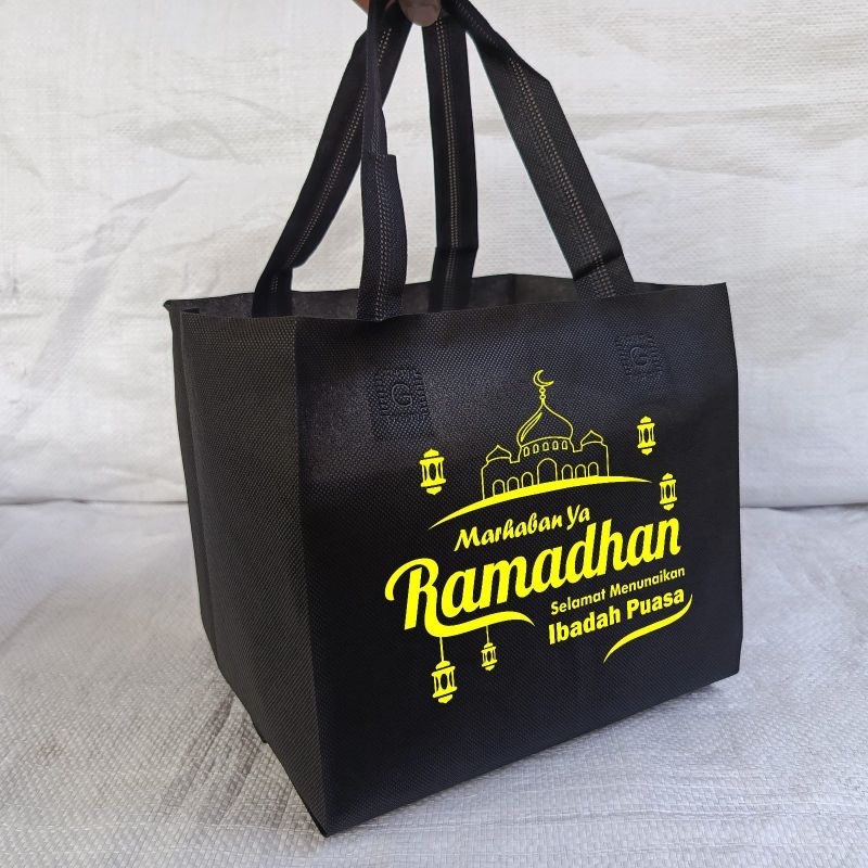 

Edisi Ramahdan Tas box dus 22x22 (isi 12 PCS) Sablon 1 sisi