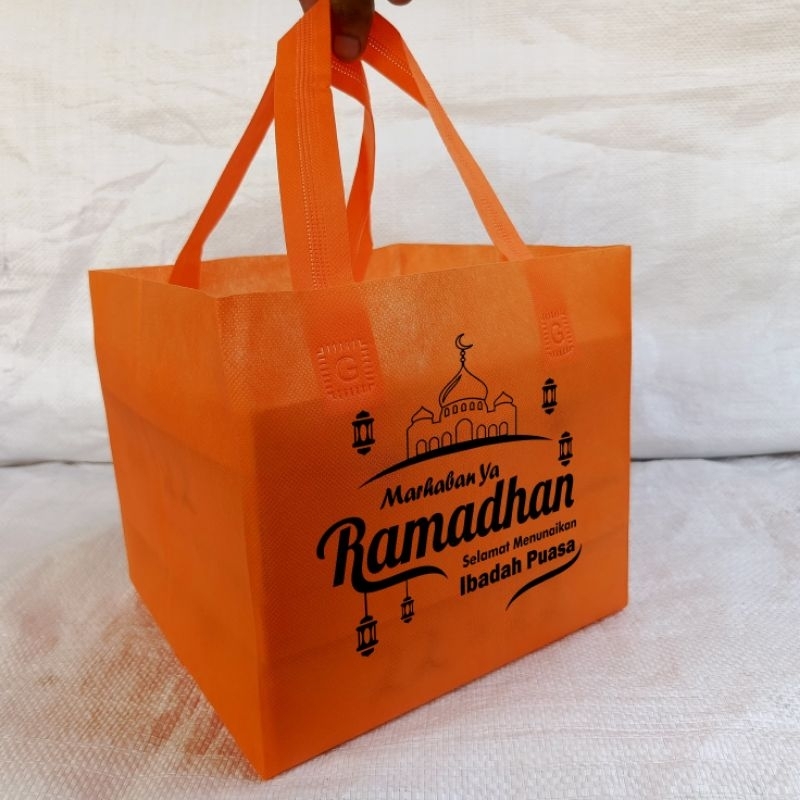 

Edisi Ramahdan Tas Box dus 20x20 (isi 12 PCS) Sablon 1 sisi