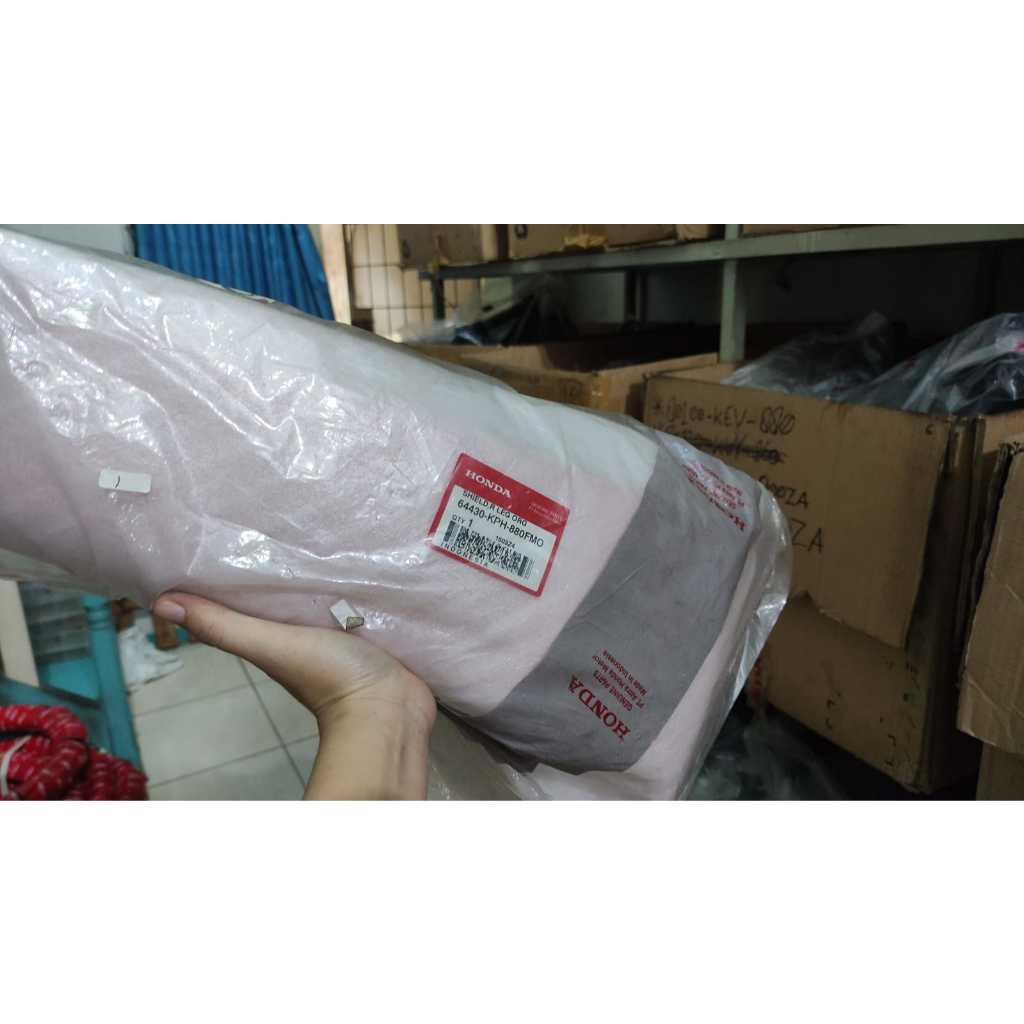 TEBENG LUAR KARISMA WARNA OREN (sebelah kanan) / 64430-KPH-880FMO ORIGINAL AHM