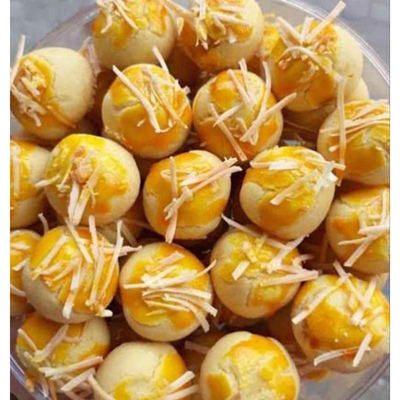 

kue kering bulat taburan keju