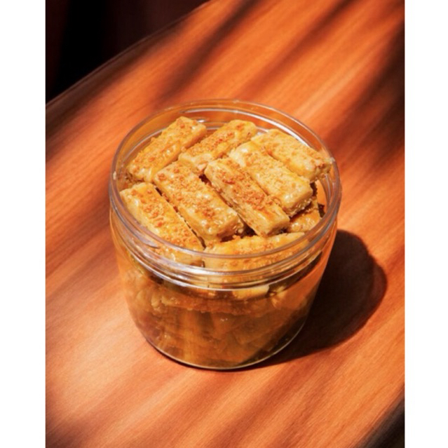 

Kaastengel Kastengel Edam Hampers Kue Kering Keju