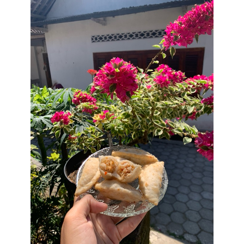 

cireng isi ayam suwir pedas