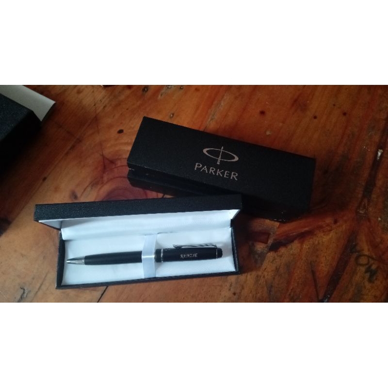 

Bolpoin Mewah Parker Black Silver Clip Free Grafir Nama & Include Box Hitam Elegan
