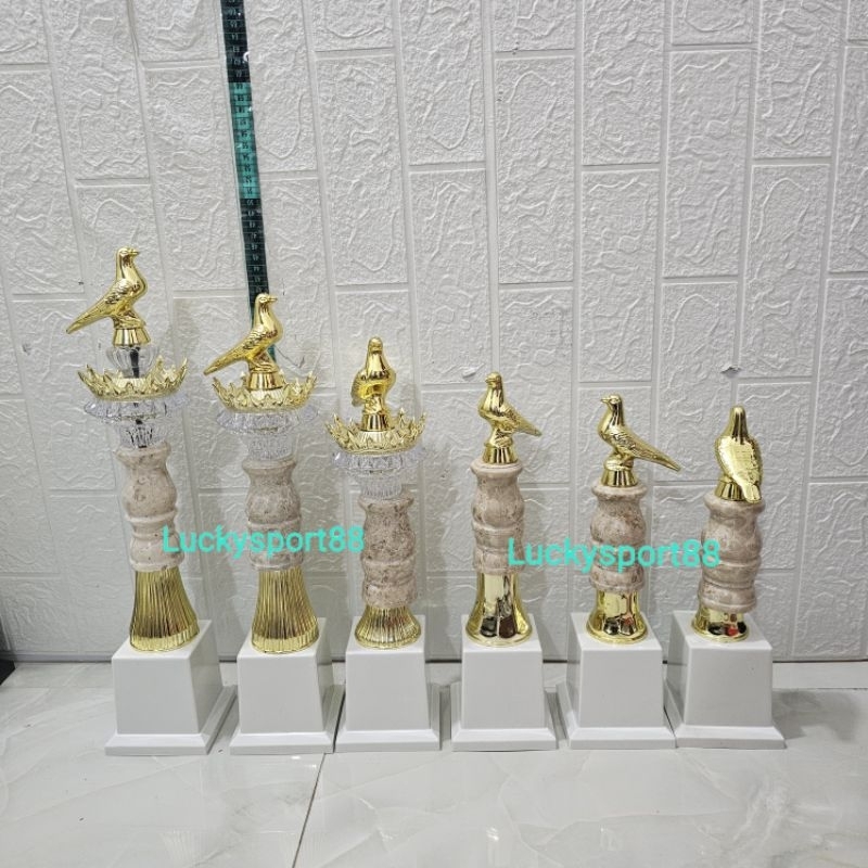 trophy Piala mahkota kristal burung merpati juara harapan