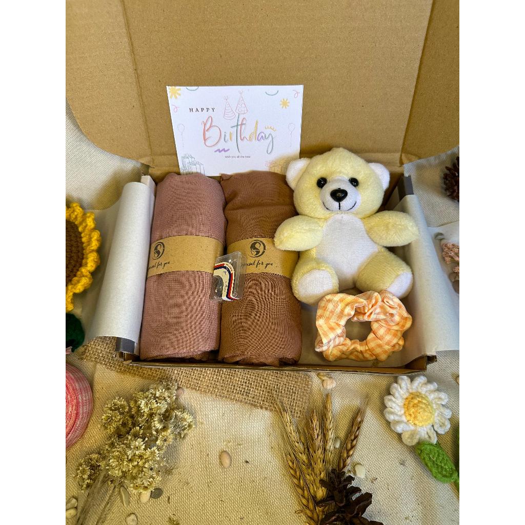 

Hampers Hijab Boneka Kado ulang Tahun, Anniversarry, Wisuda, Hari Guru, Hari Ibu, dan Idulfitri