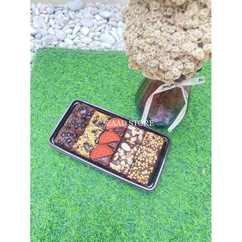 

Fudgy Brownies Premium uk Sedang