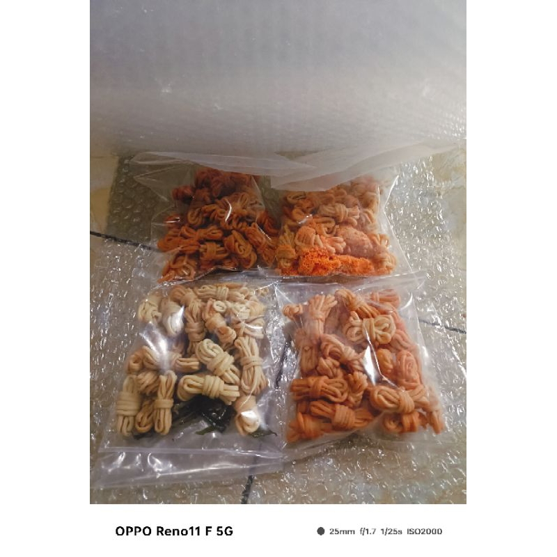 

Paket Usaha Krupuk Seblak Pedas Daun jeruk isi 150gr 100gr 50gr Mie gulung Basreng Makroni kripik kaca