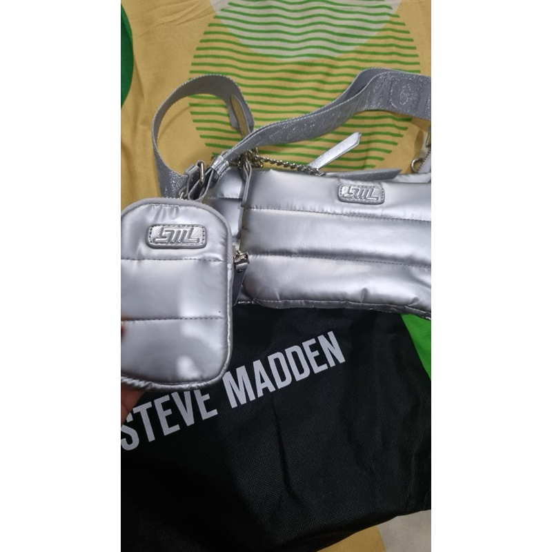 PRELOVED TAS STEVE MADDEN SLINGBAG SILVER BRAND