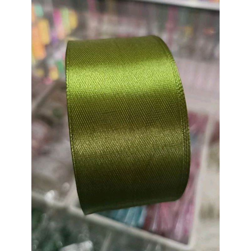 

PITA SATIN 4 CM HIJAU LUMUT-1 ROL